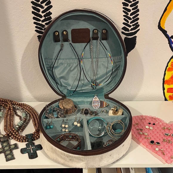 American Darling Handbags - Round Leather and Cowhide Jewelry Case